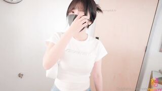 【玩偶姐姐】同居的他酒吧卫生间无套操穴颜射后口穴舔干净